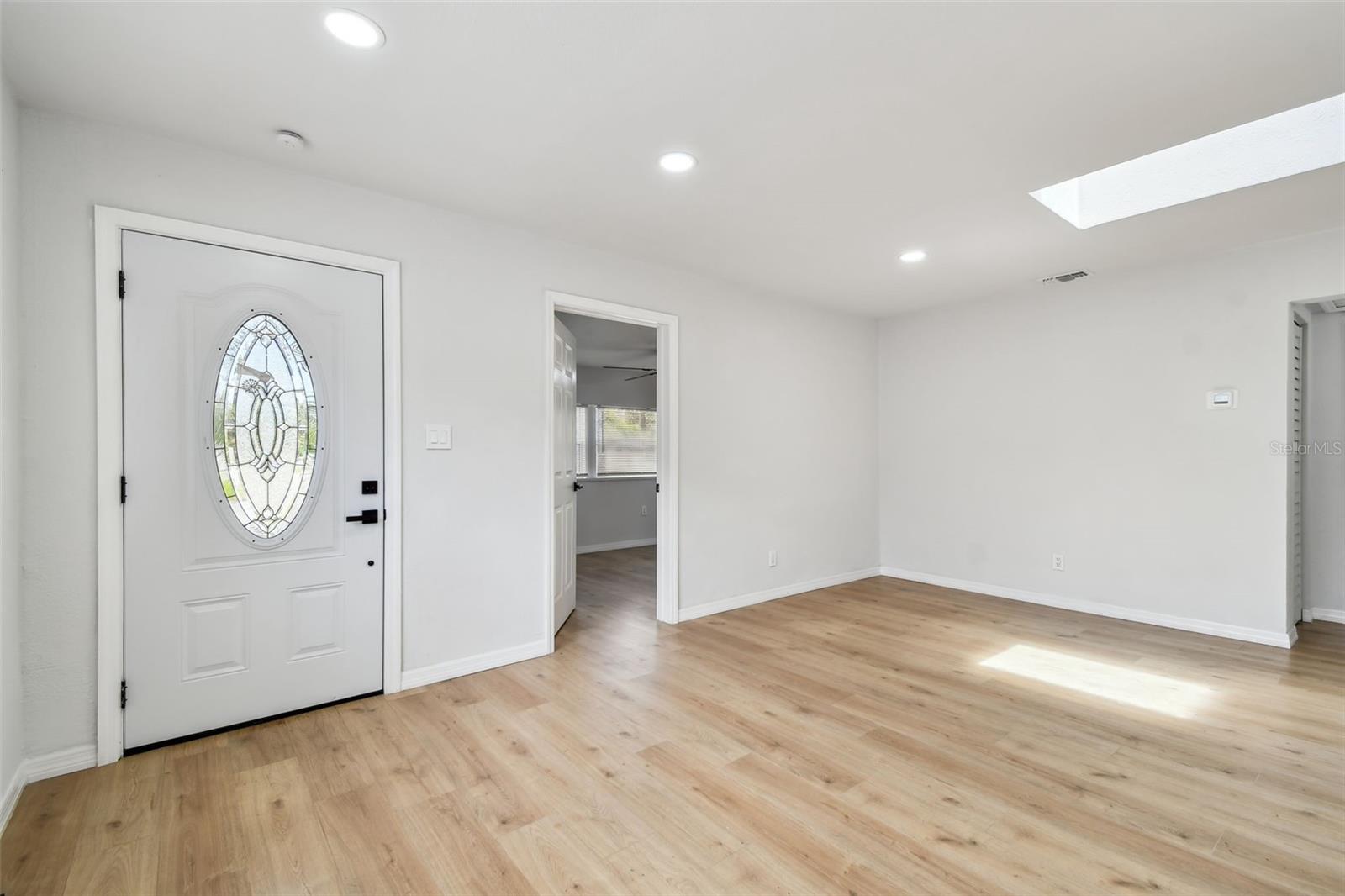 Image 6 of 62 For 4548 18th Avenue S