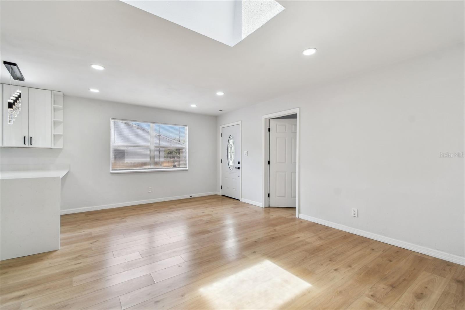 Image 8 of 62 For 4548 18th Avenue S