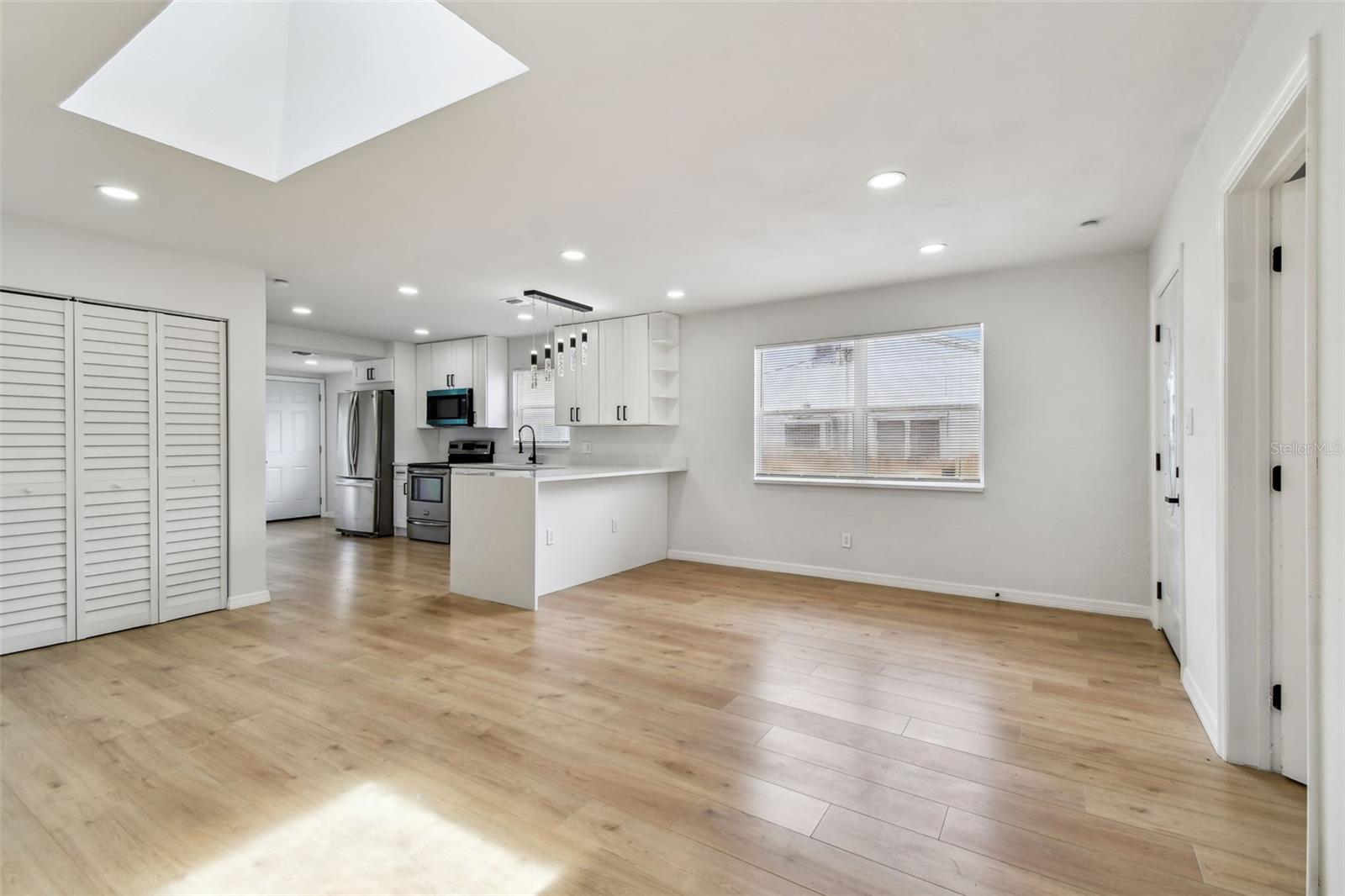 Image 9 of 62 For 4548 18th Avenue S