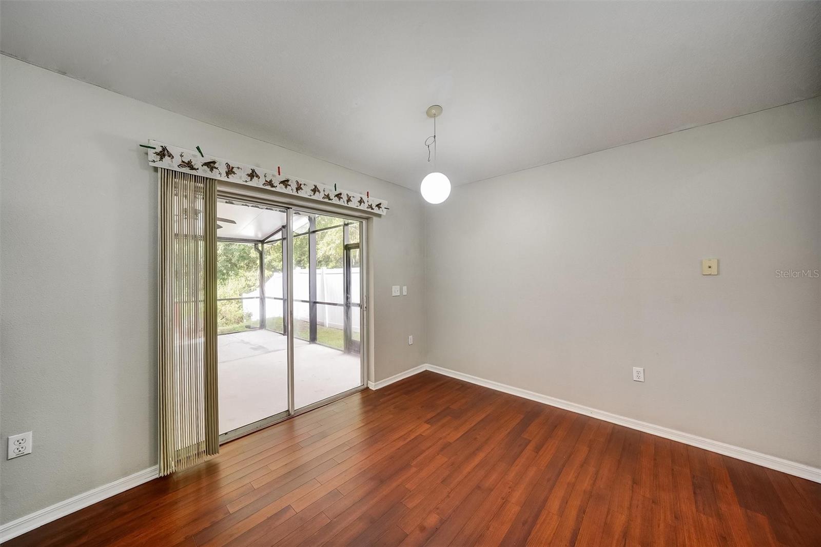 Image 11 of 31 For 17034 Ongar Court