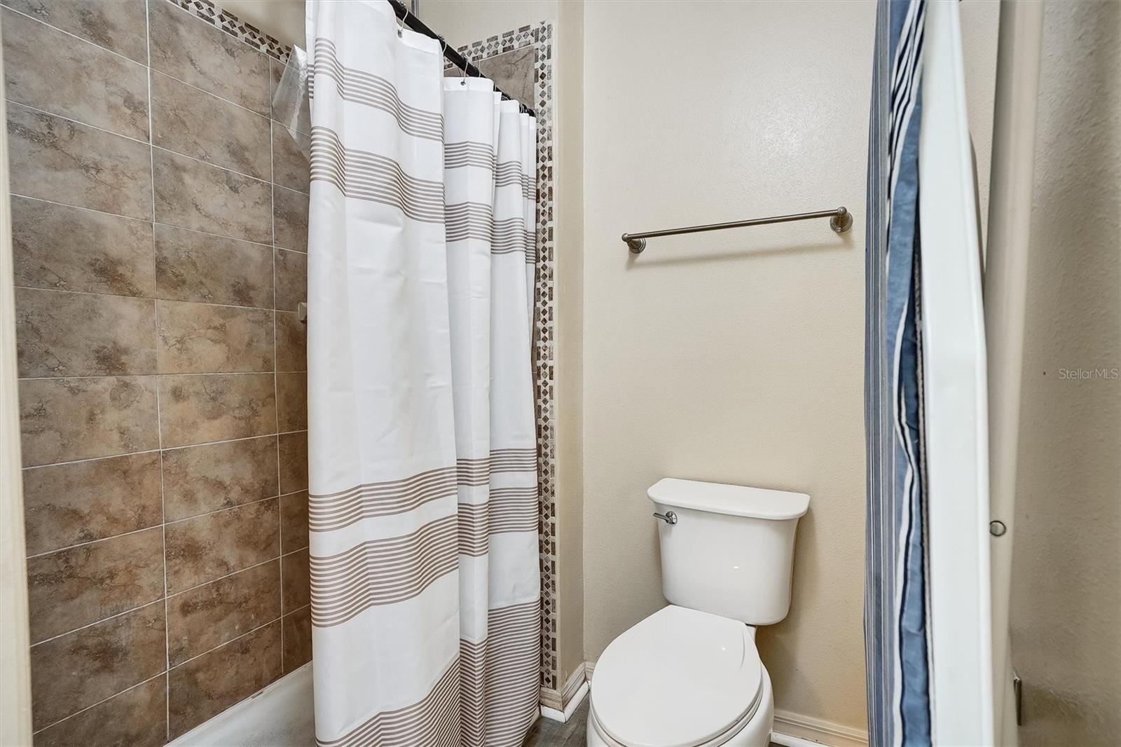 Image 16 of 31 For 17034 Ongar Court