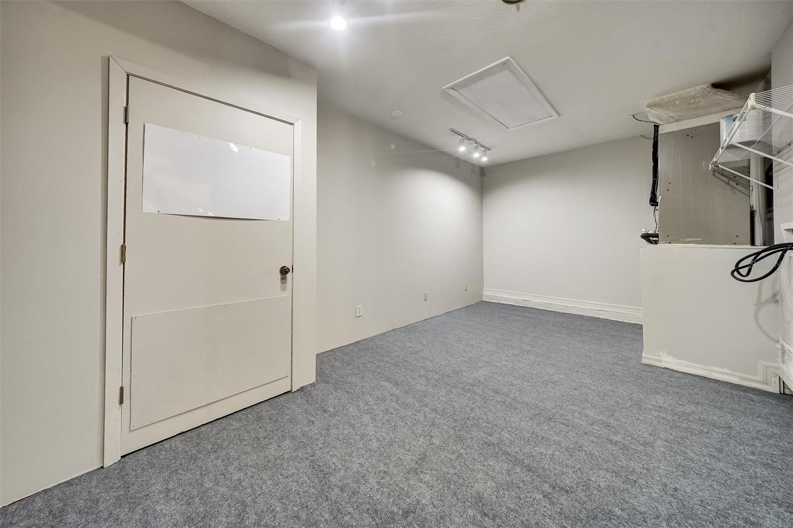 Image 23 of 31 For 17034 Ongar Court