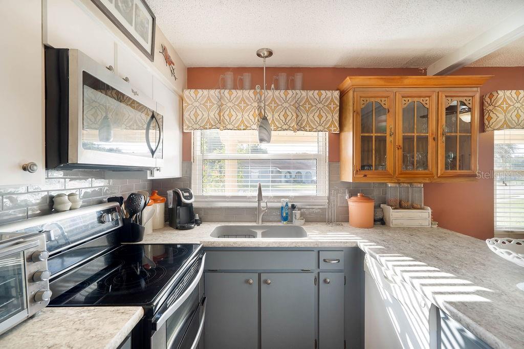 Image 10 of 36 For 8429 Jacqueline Court