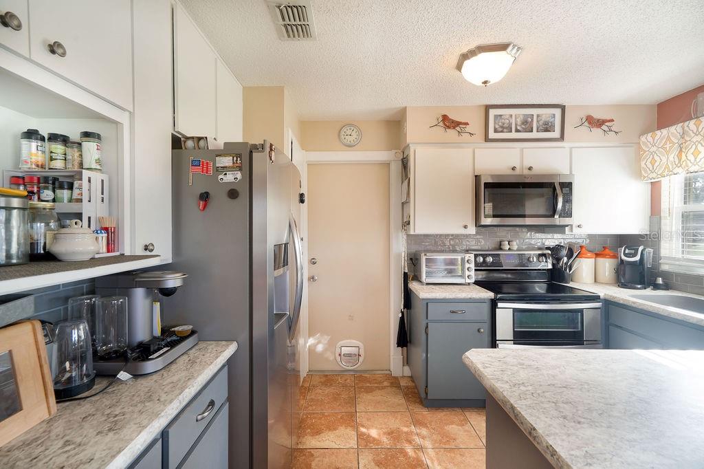 Image 26 of 36 For 8429 Jacqueline Court