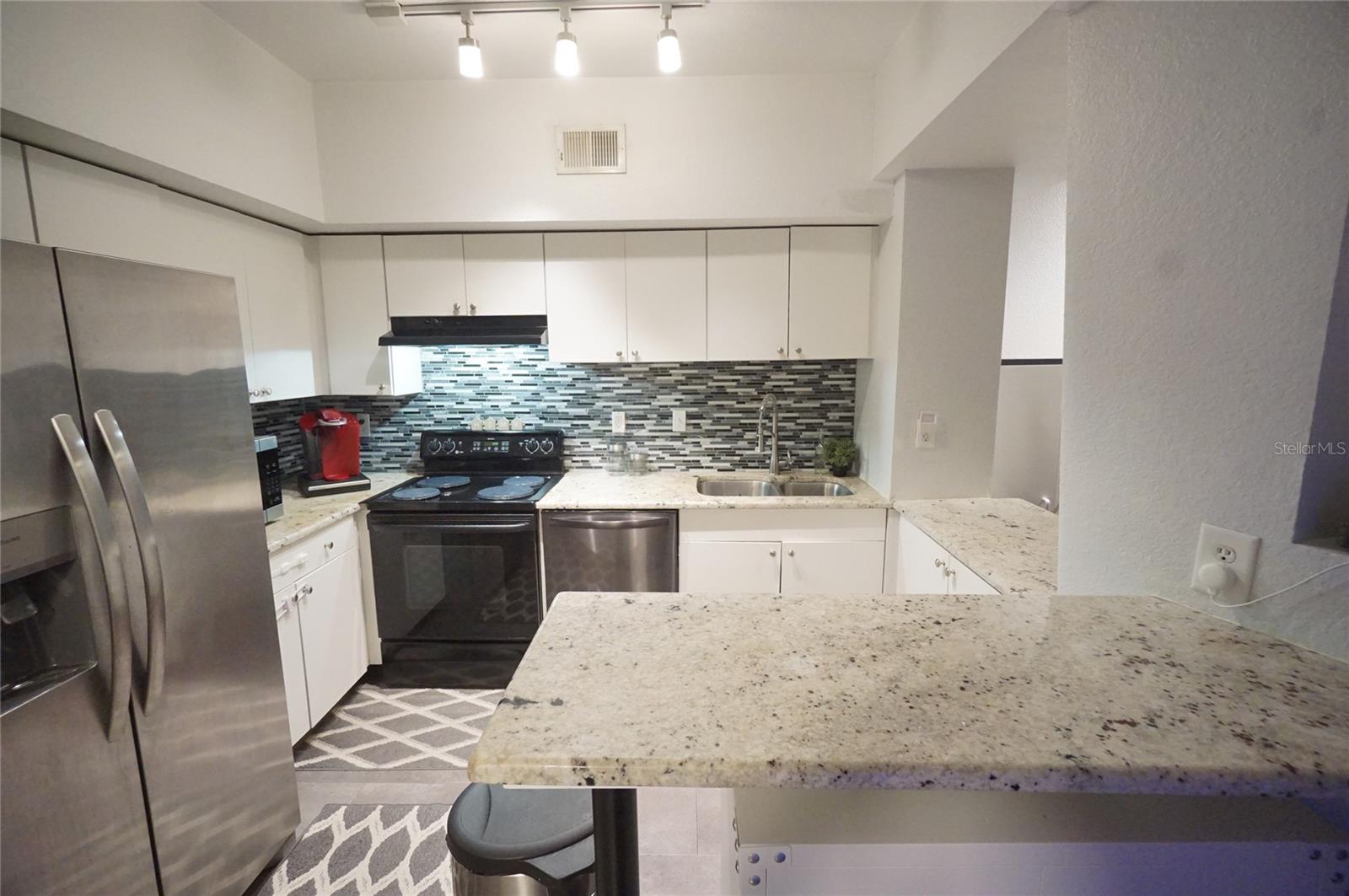 Image 3 of 16 For 2411 Horatio Street 539