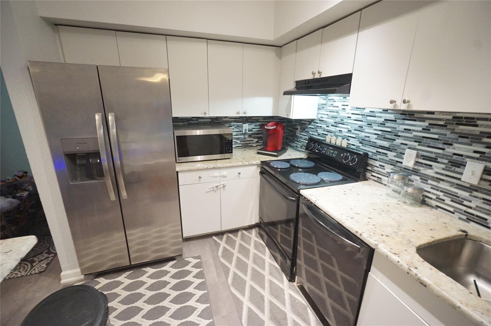 Image 4 of 16 For 2411 Horatio Street 539