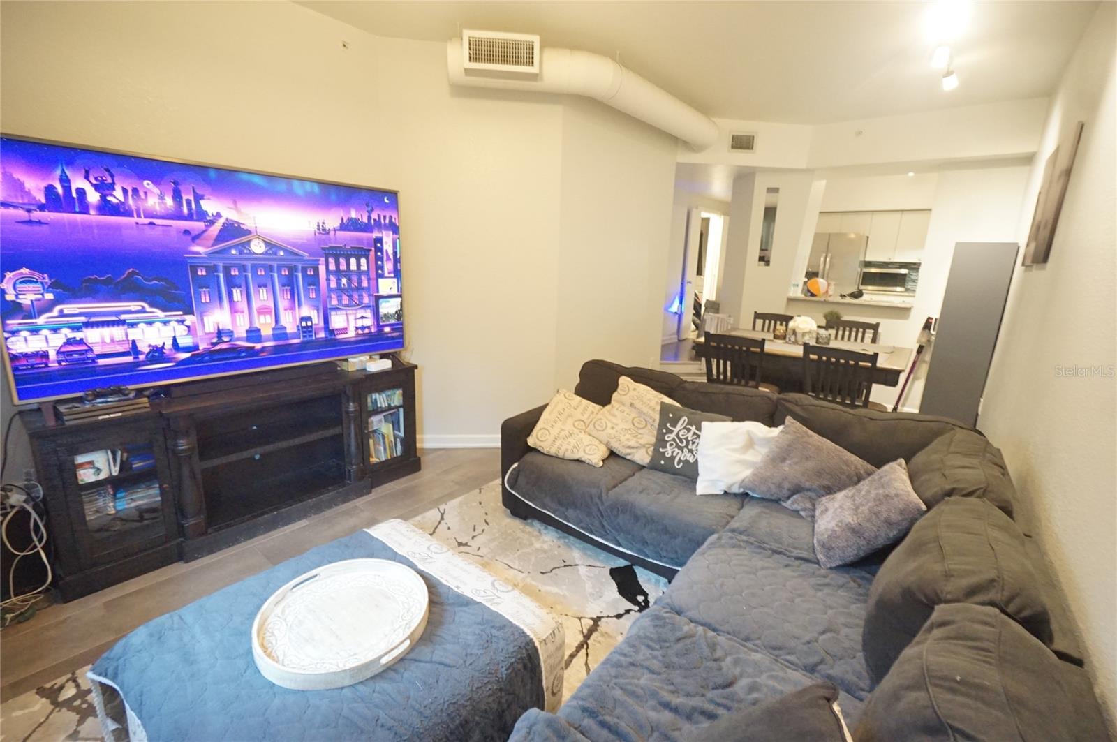 Image 8 of 16 For 2411 Horatio Street 539