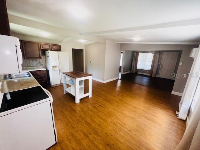 Image 4 of 22 For 14431 Lawrence Street