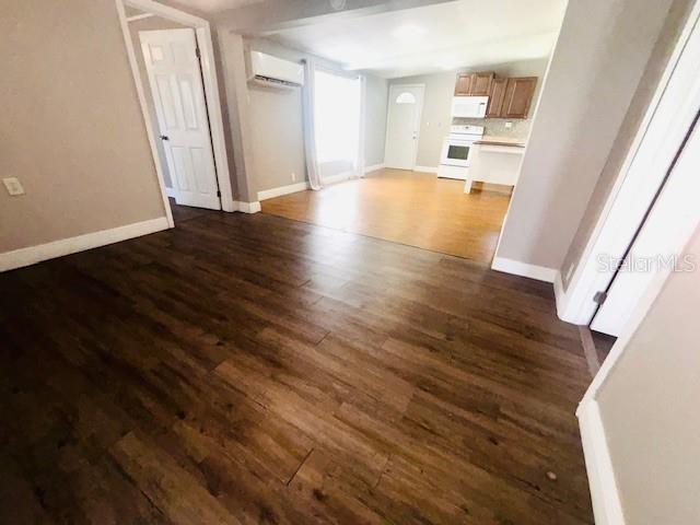 Image 8 of 22 For 14431 Lawrence Street
