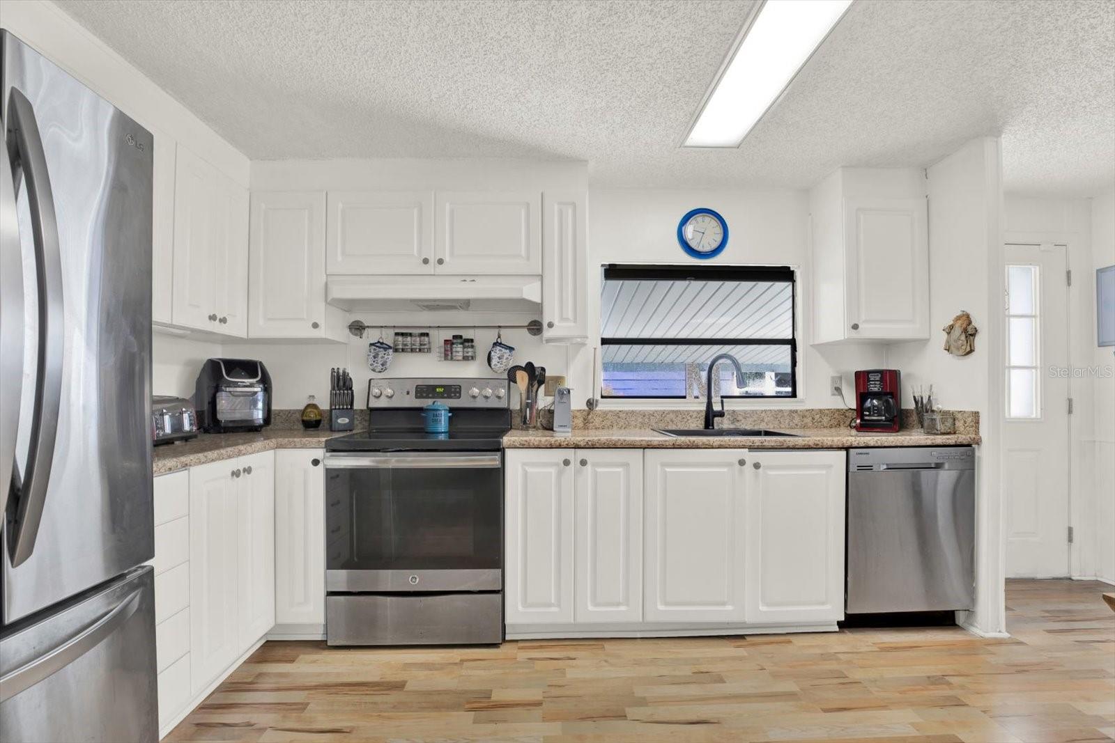 Image 5 of 24 For 4865 Goldenview Lane