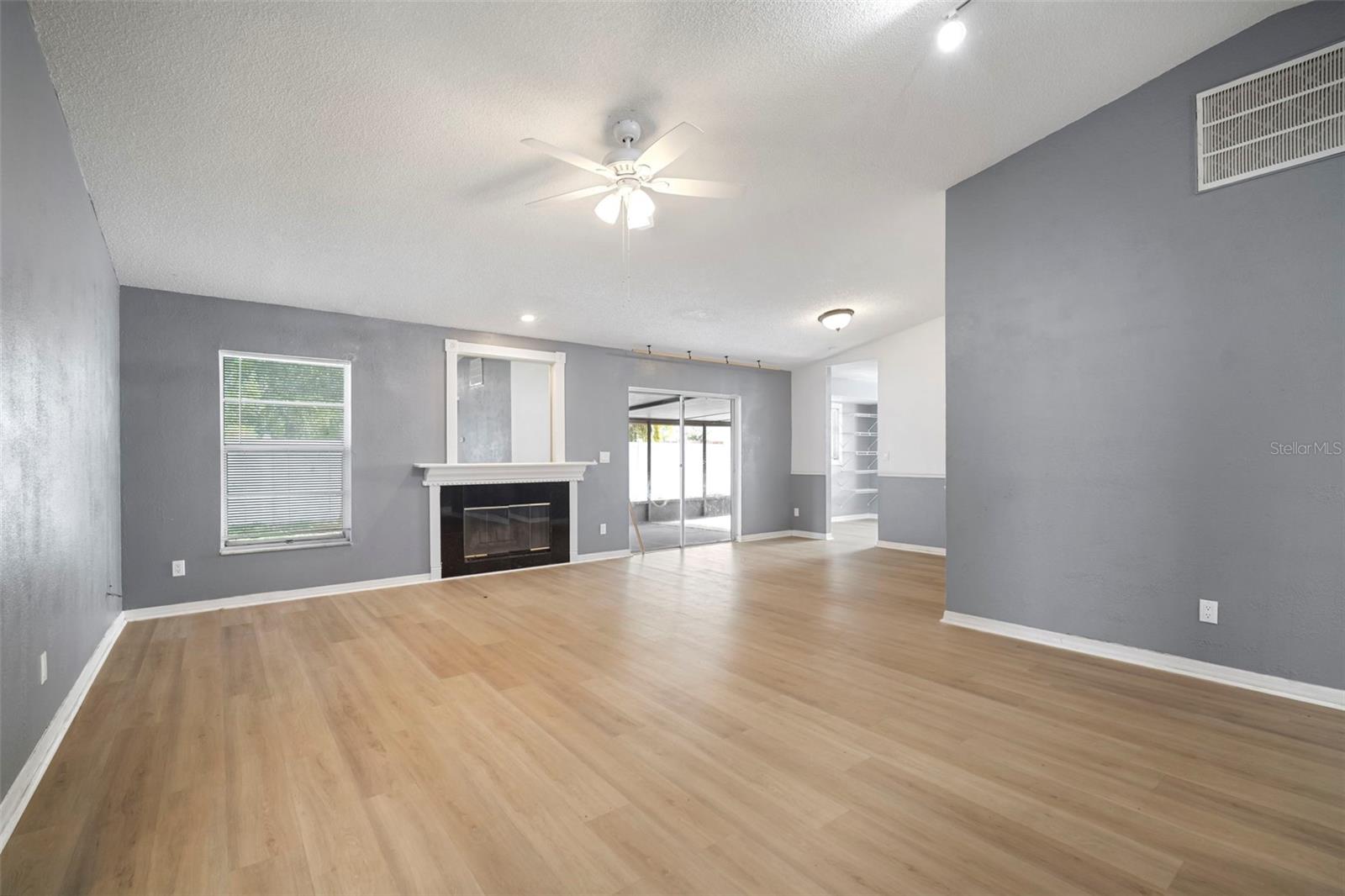 Image 12 of 43 For 12825 Tallowood Drive
