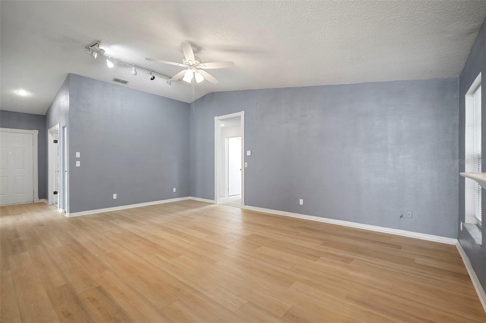 Image 16 of 43 For 12825 Tallowood Drive