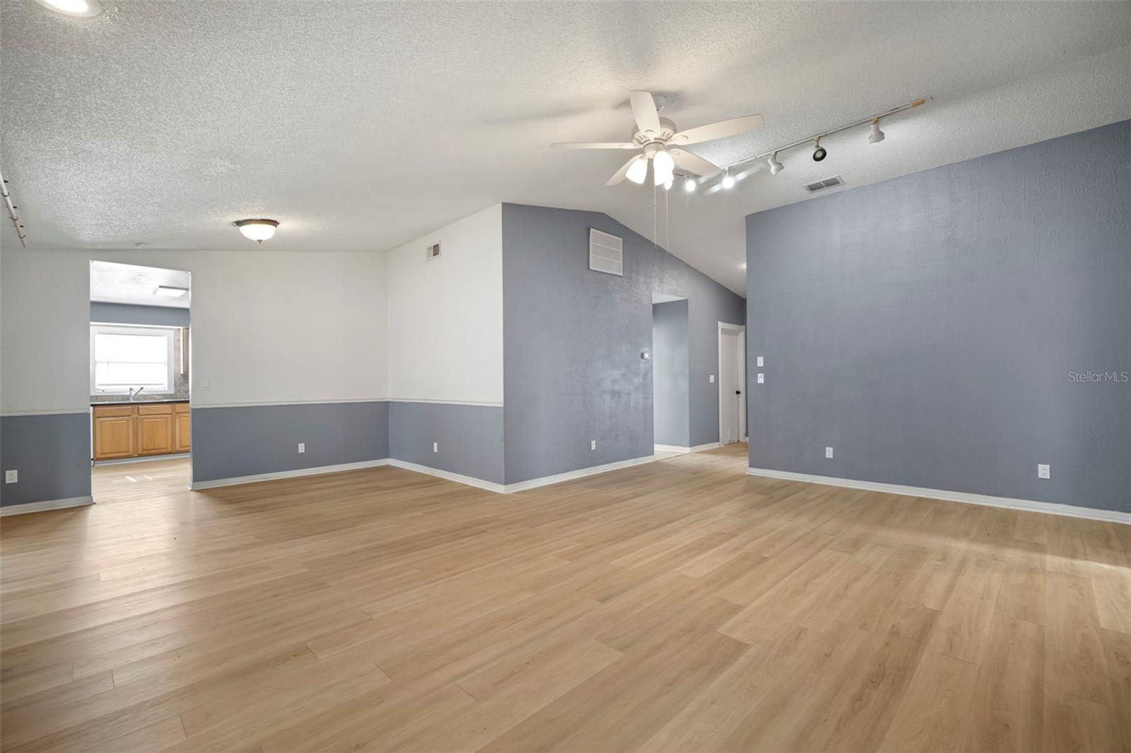 Image 17 of 43 For 12825 Tallowood Drive