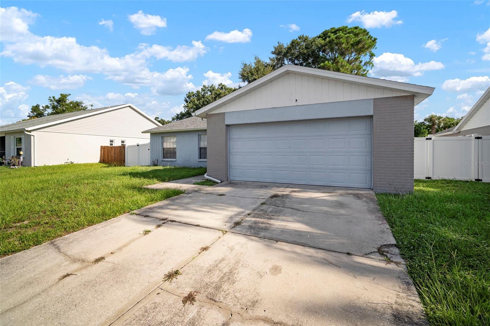 Image 3 of 43 For 12825 Tallowood Drive