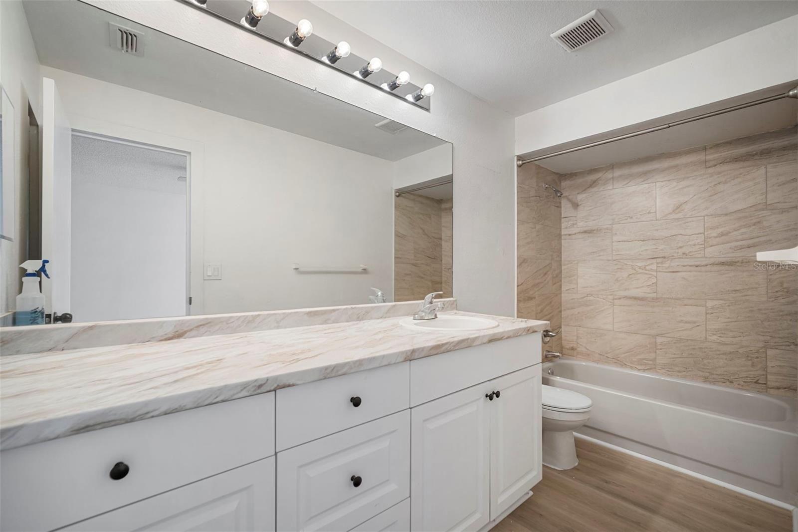 Image 34 of 43 For 12825 Tallowood Drive