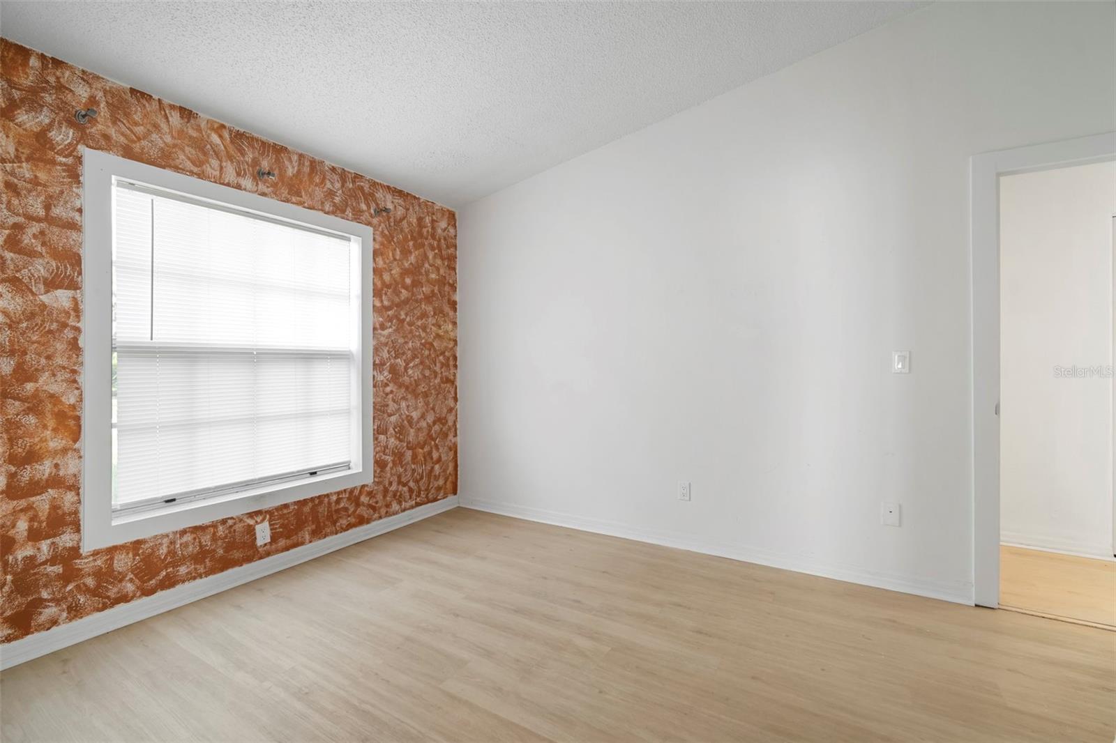 Image 5 of 43 For 12825 Tallowood Drive