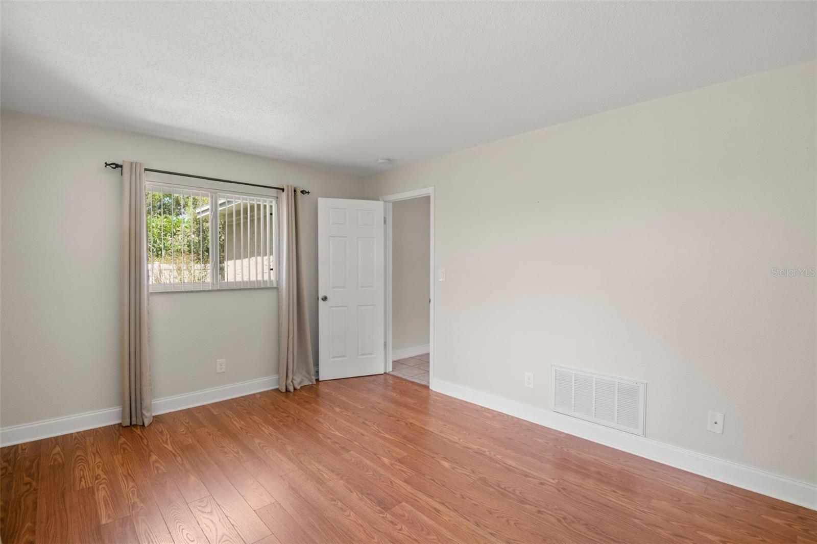 Image 19 of 44 For 8054 Bayshore Drive