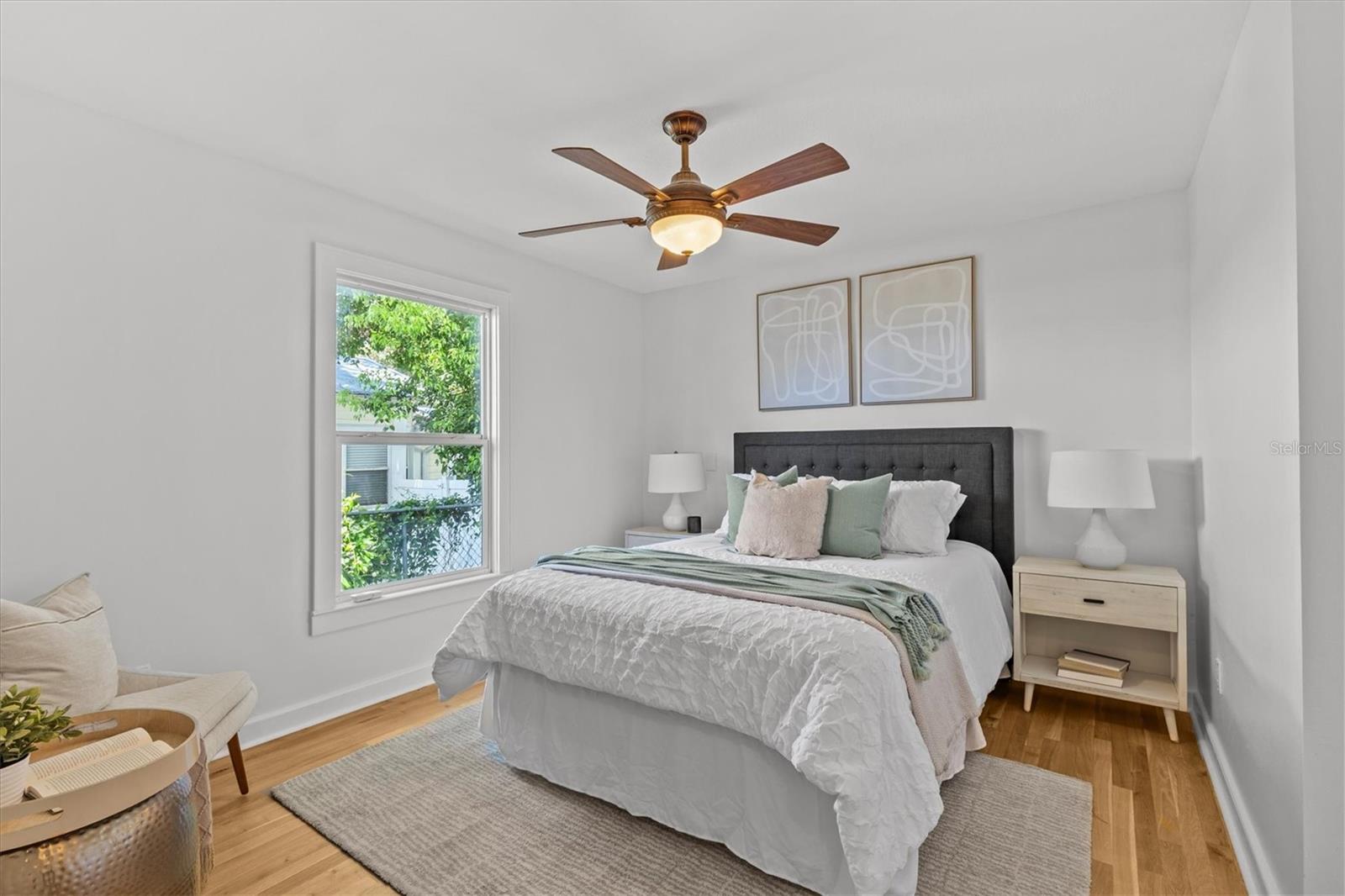 Listing photo id 8 for 325 Haya Street