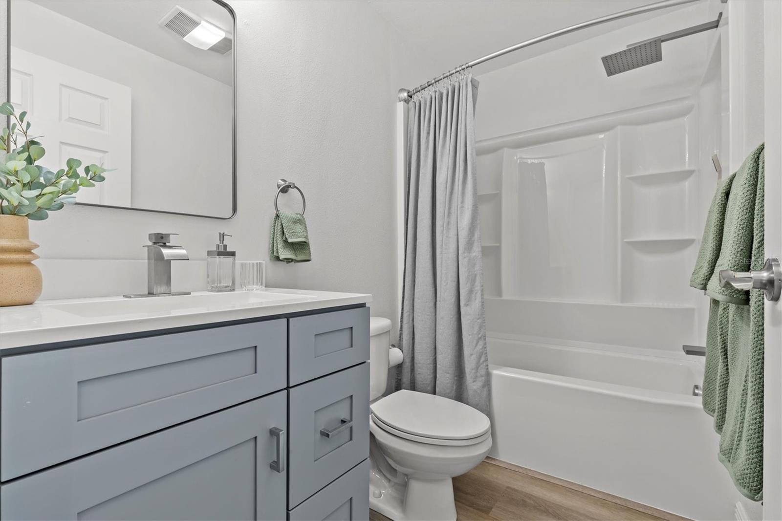 Listing photo id 10 for 325 Haya Street