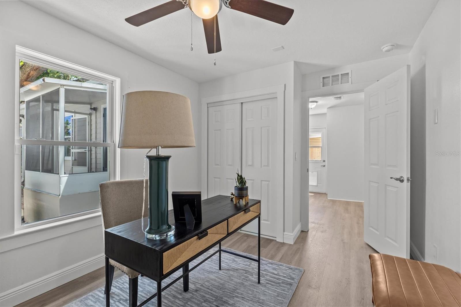 Listing photo id 12 for 325 Haya Street