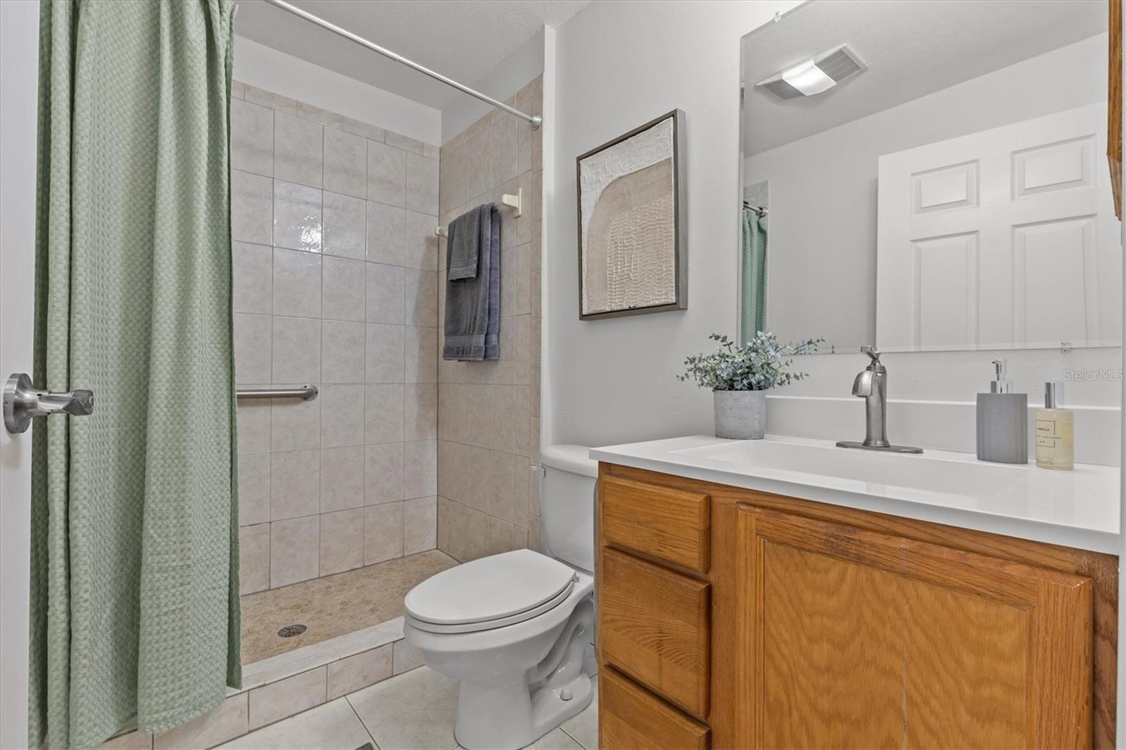 Listing photo id 13 for 325 Haya Street