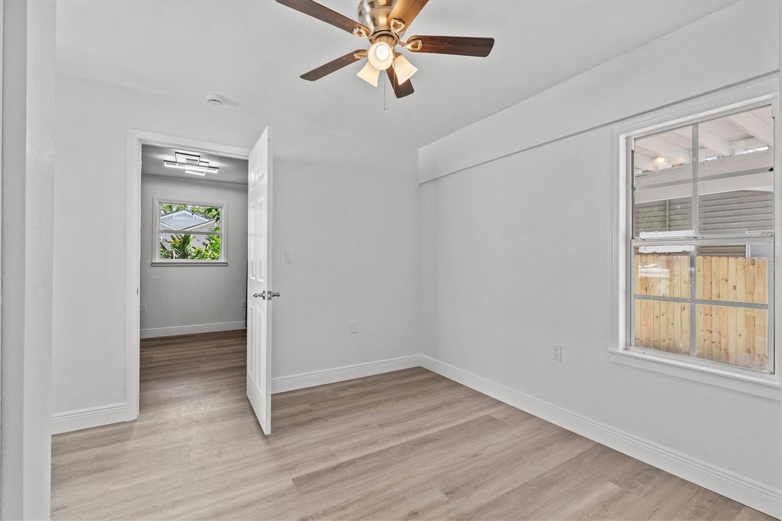 Listing photo id 24 for 325 Haya Street