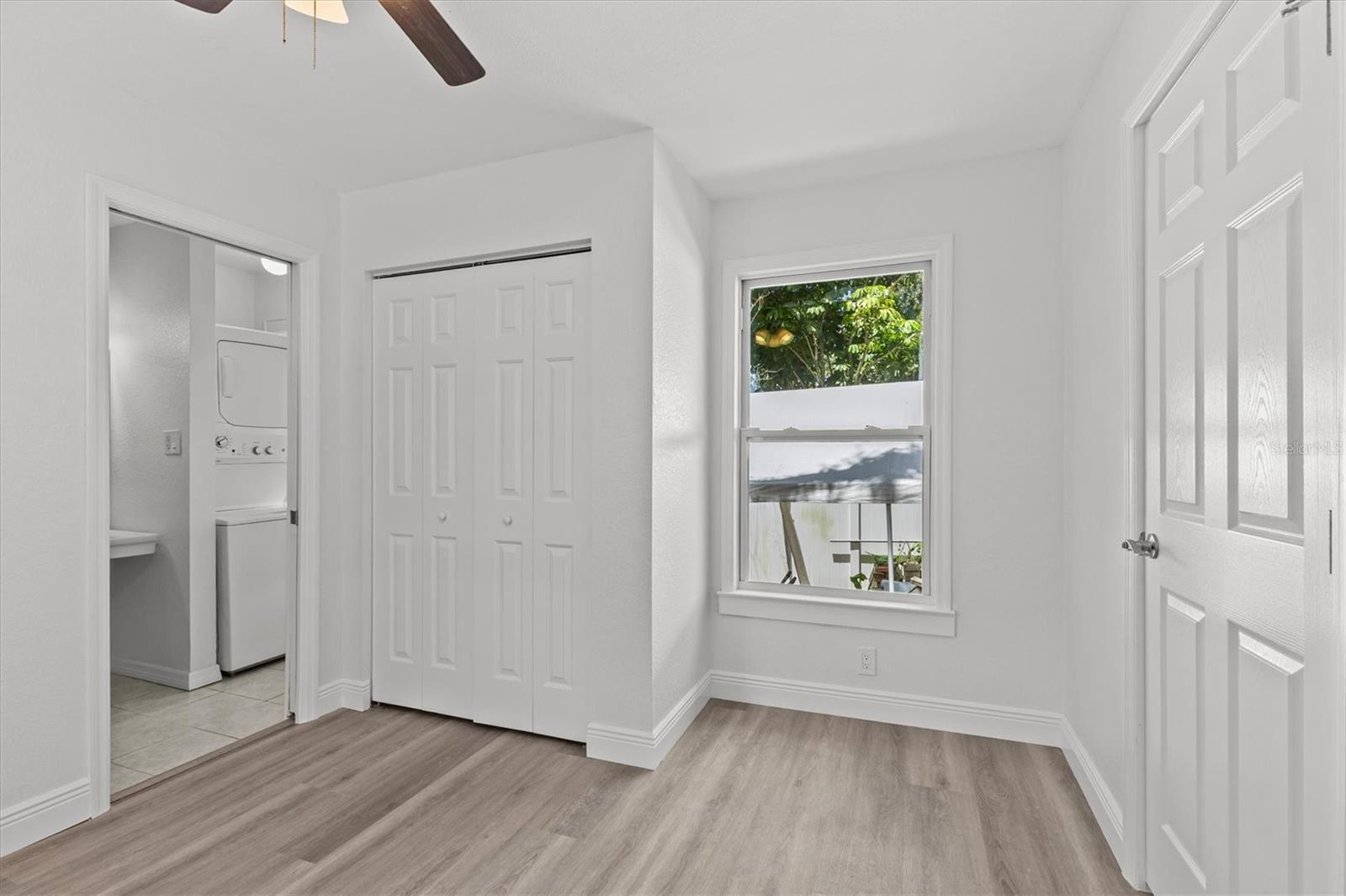 Listing photo id 25 for 325 Haya Street