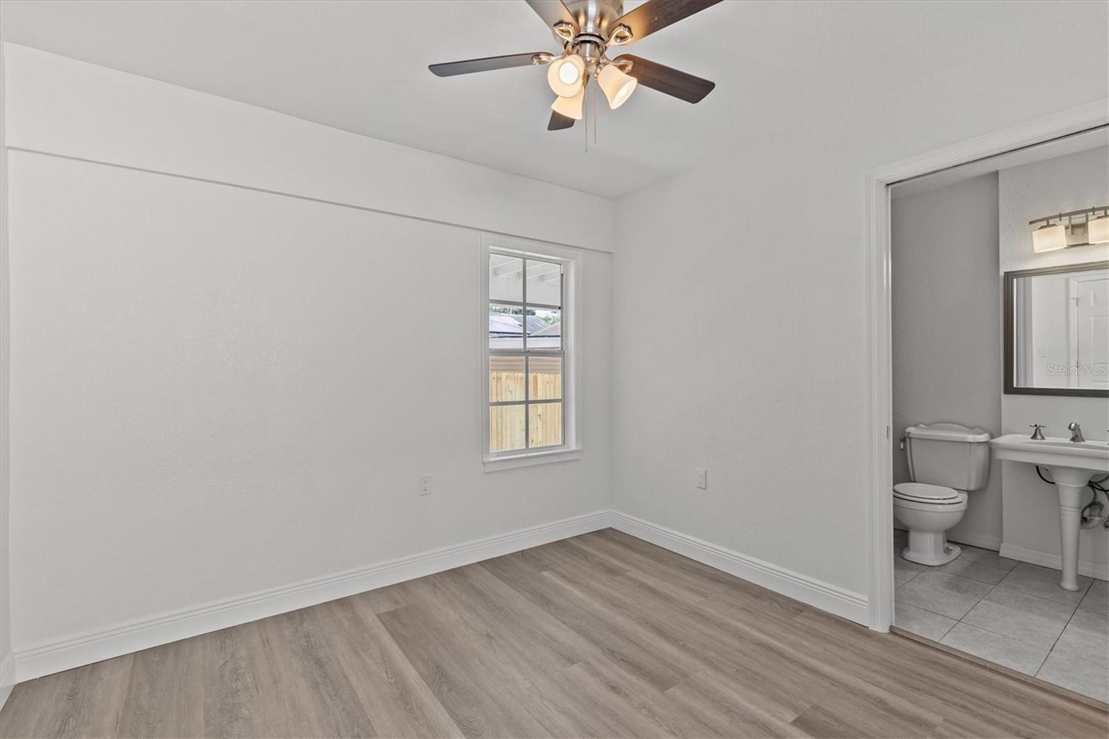 Listing photo id 26 for 325 Haya Street