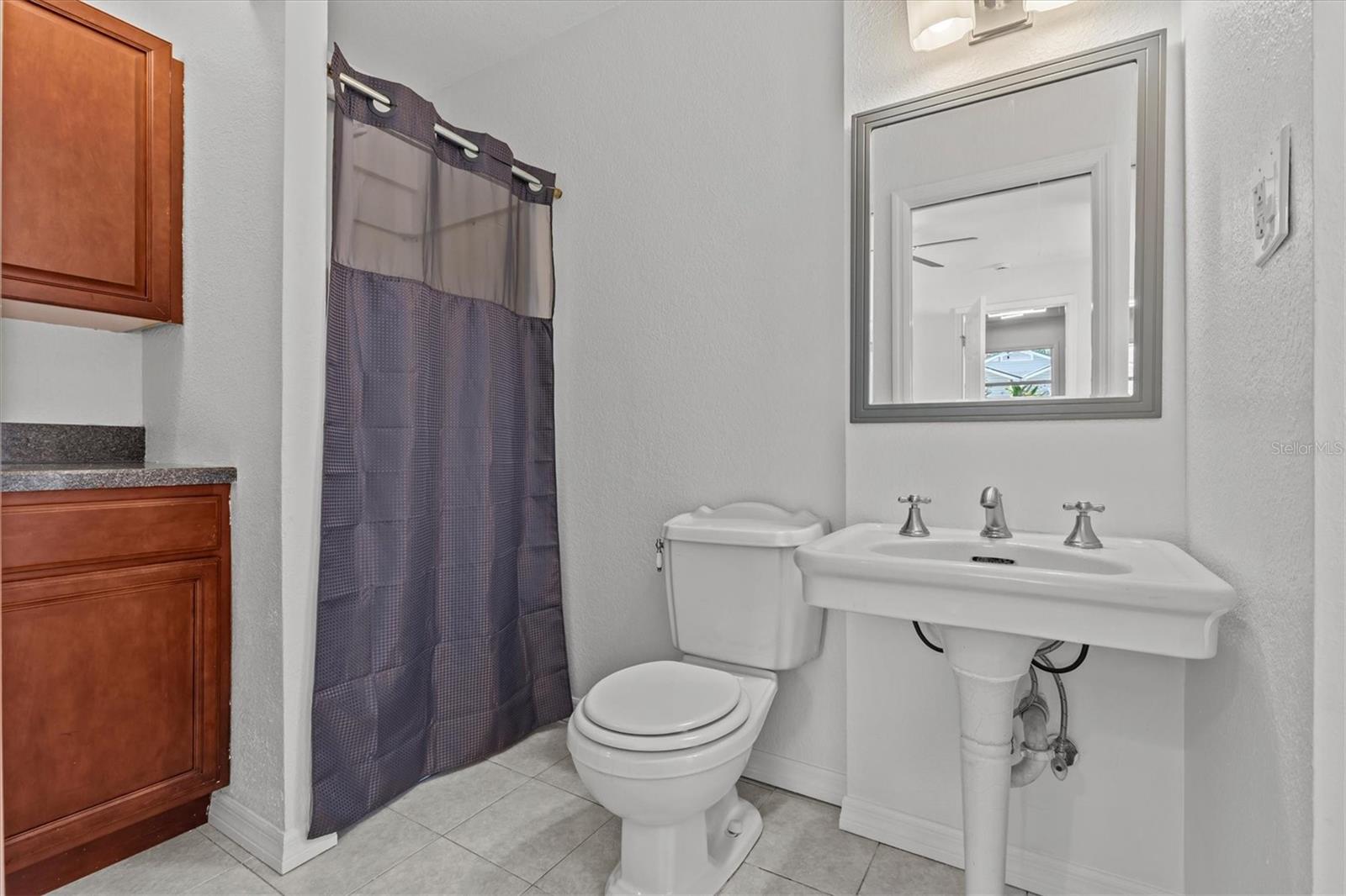 Listing photo id 27 for 325 Haya Street