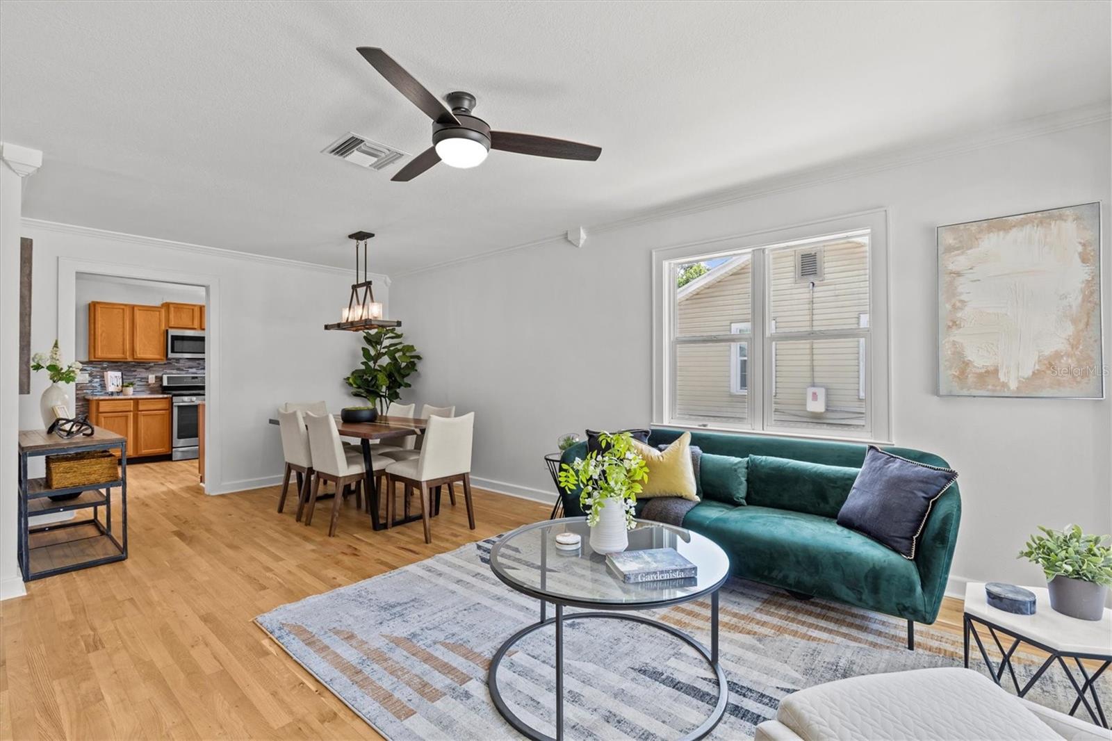 Listing photo id 1 for 325 Haya Street
