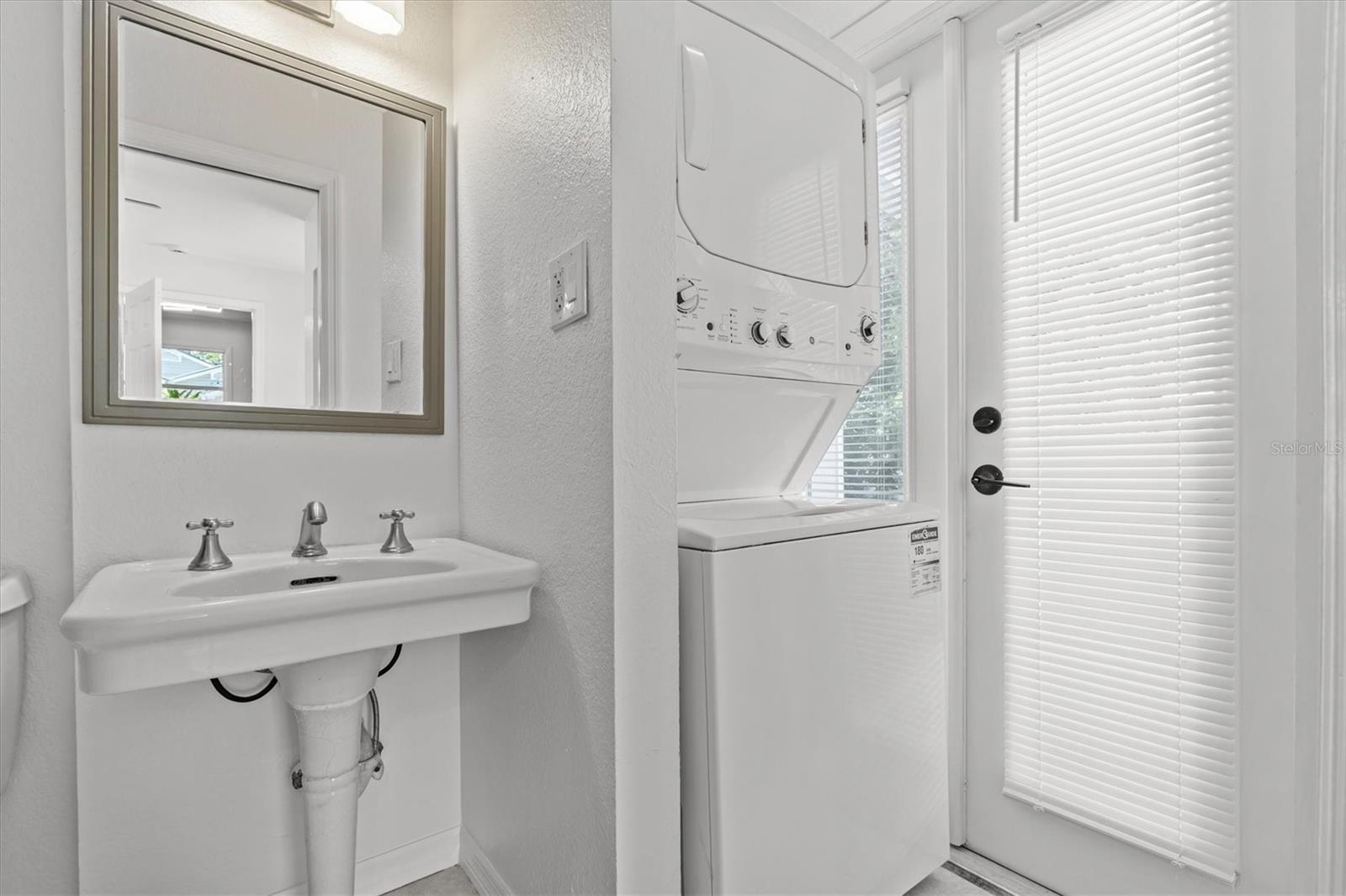 Listing photo id 28 for 325 Haya Street