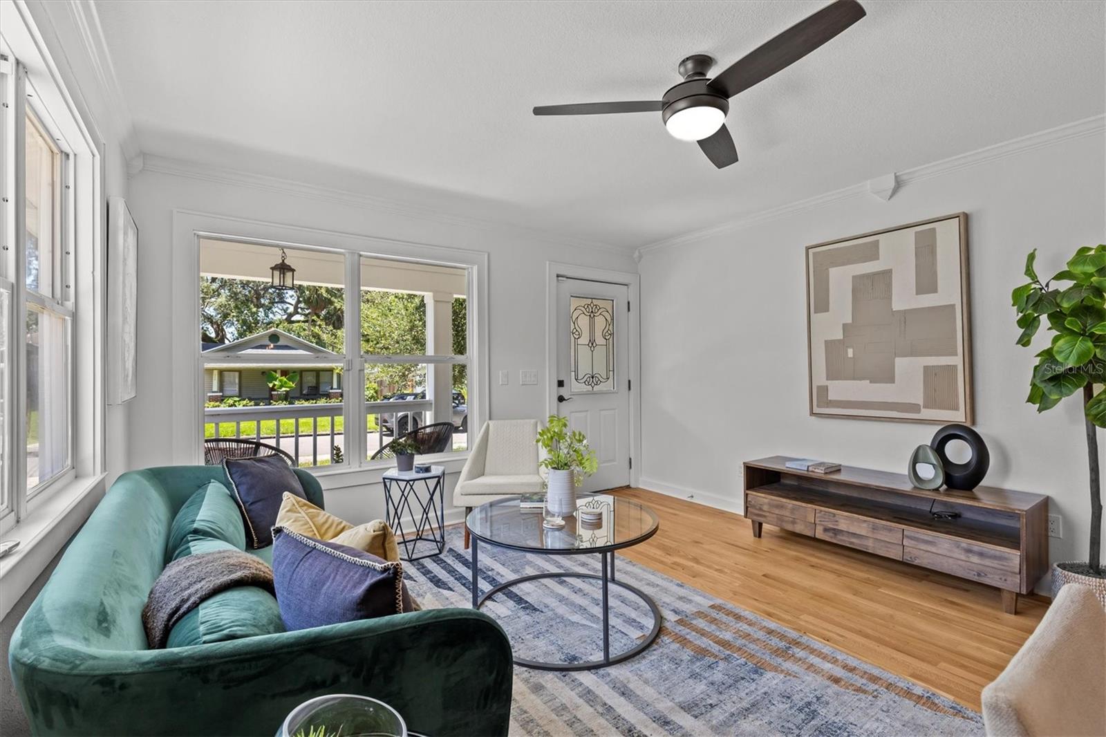 Listing photo id 2 for 325 Haya Street