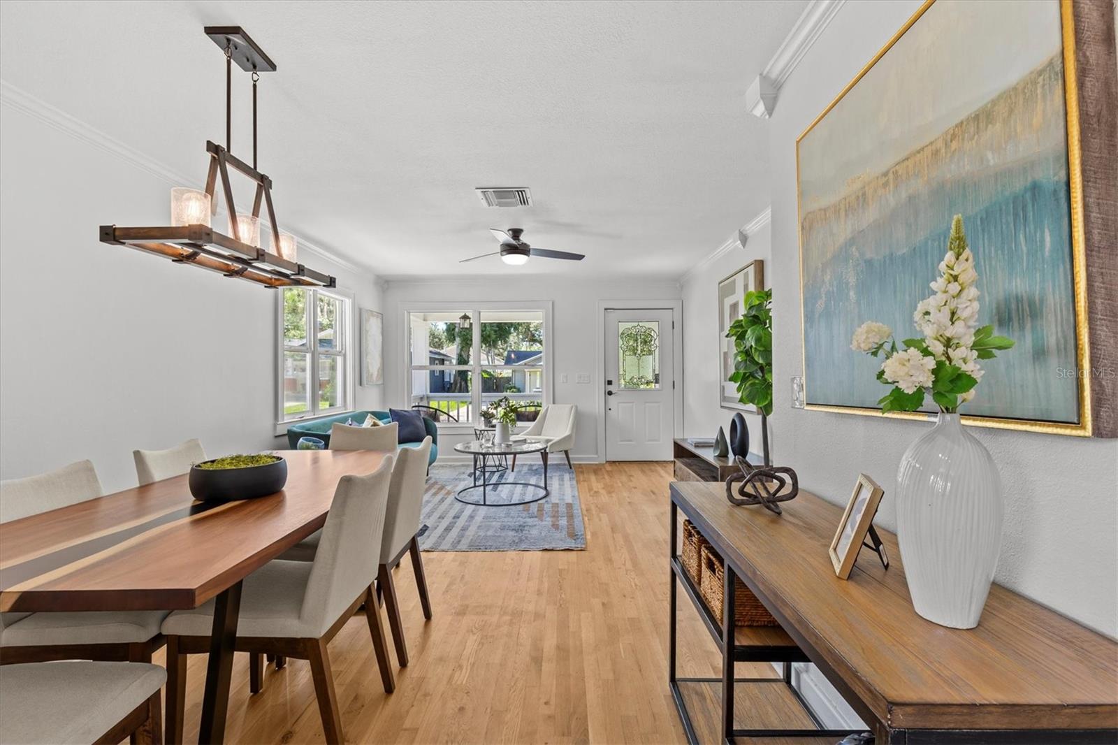 Listing photo id 4 for 325 Haya Street