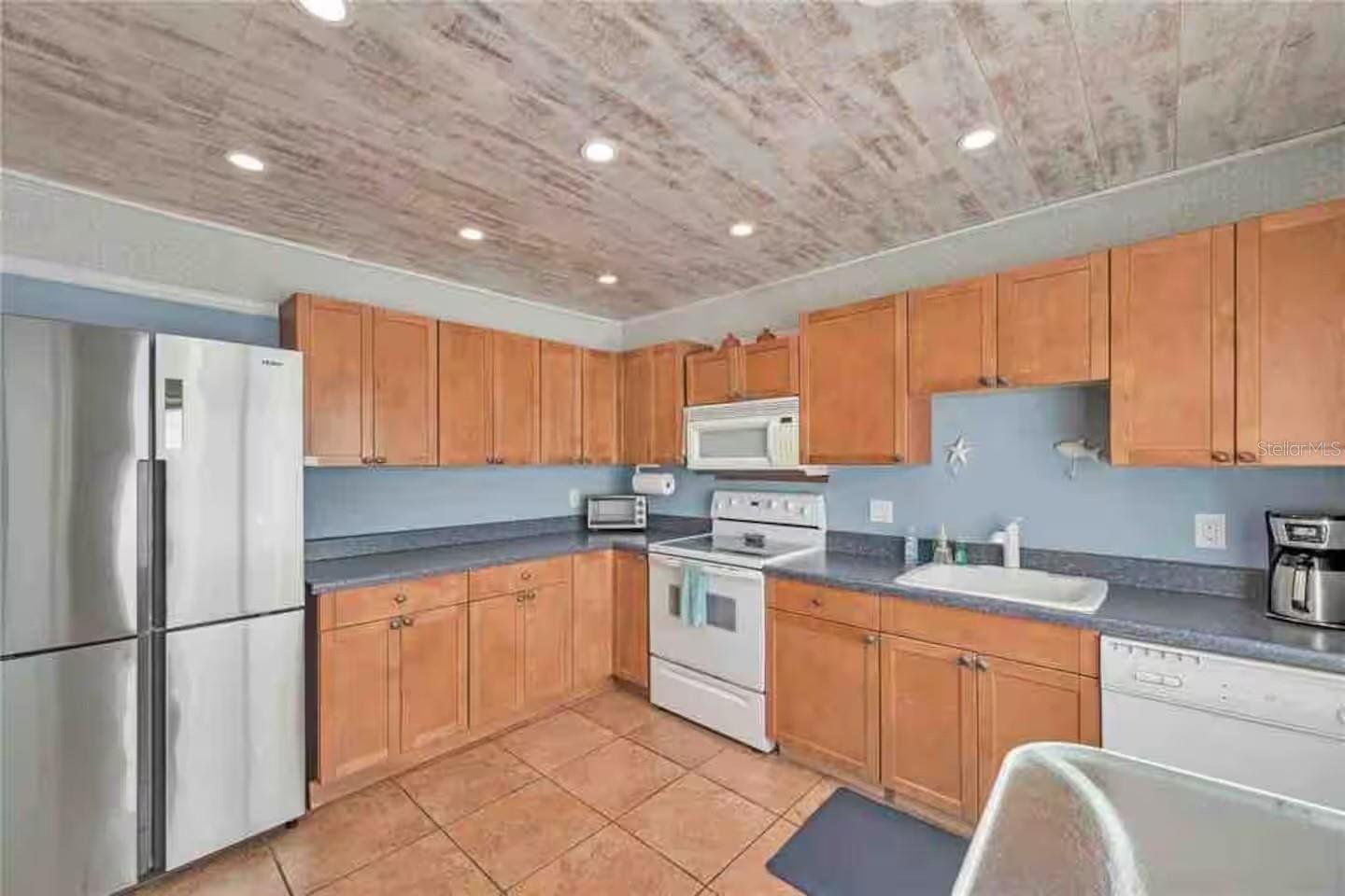 Image 13 of 30 For 10109 Gulf Boulevard 202