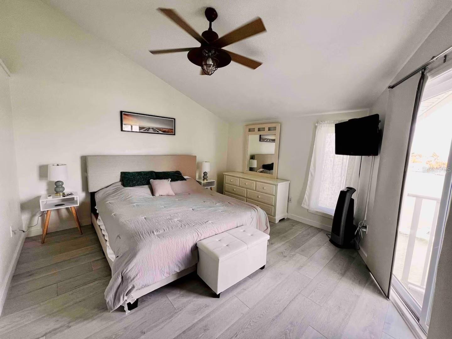 Image 15 of 30 For 10109 Gulf Boulevard 202