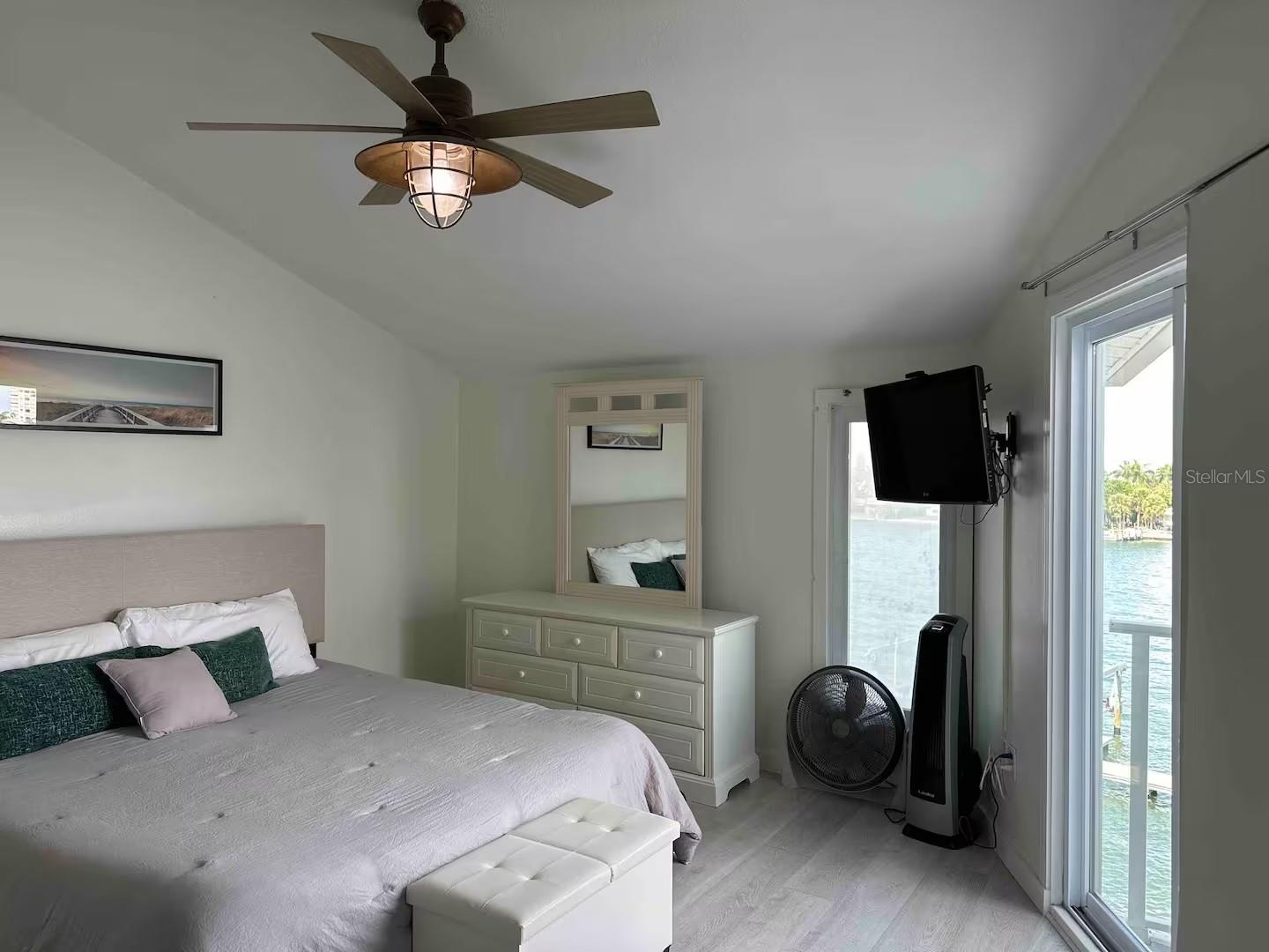 Image 16 of 30 For 10109 Gulf Boulevard 202