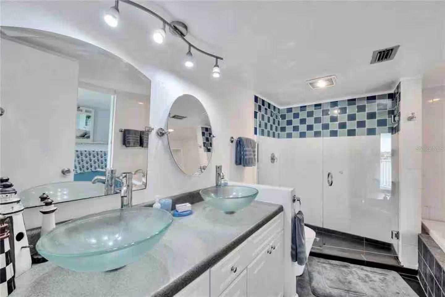 Image 17 of 30 For 10109 Gulf Boulevard 202