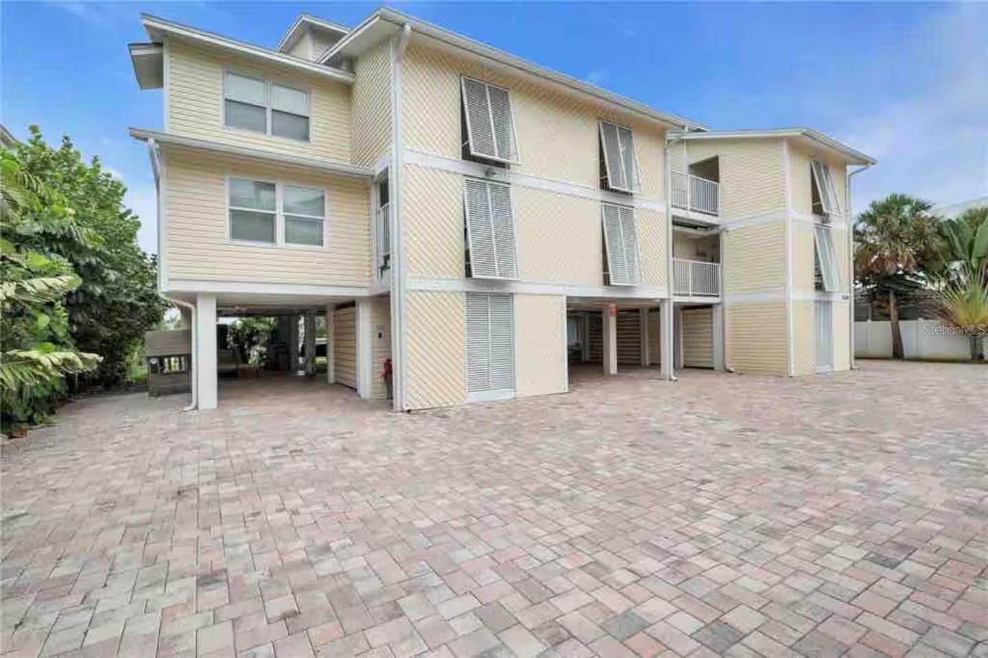 Image 2 of 30 For 10109 Gulf Boulevard 202