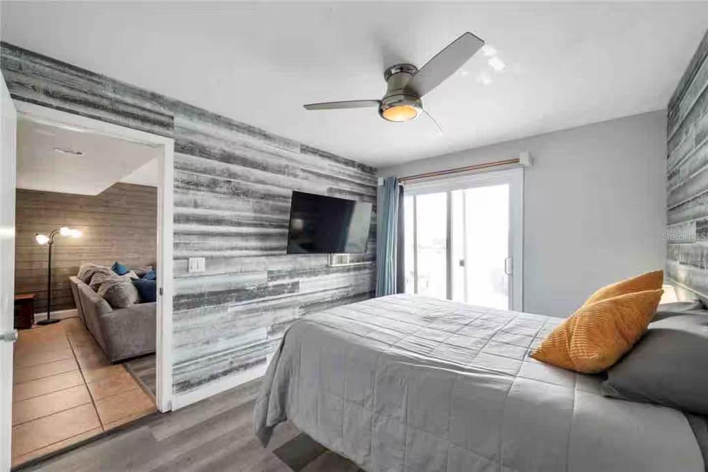 Image 21 of 30 For 10109 Gulf Boulevard 202