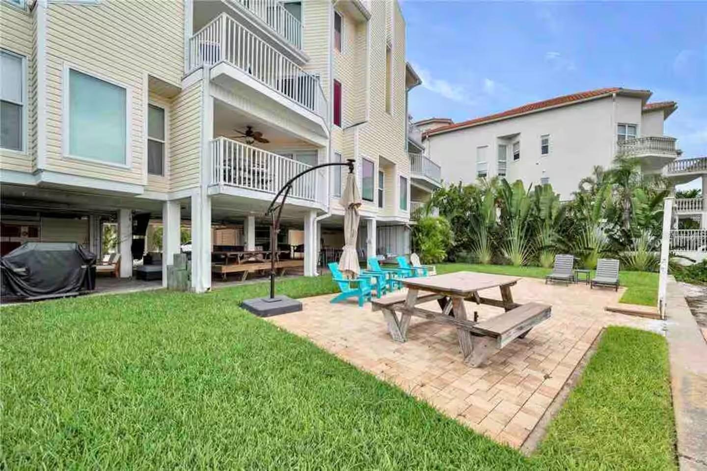 Image 24 of 30 For 10109 Gulf Boulevard 202