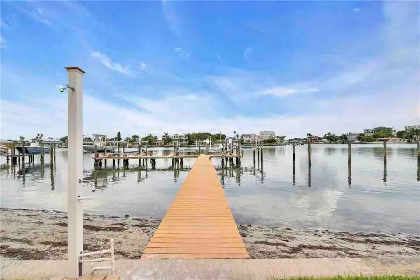 Image 26 of 30 For 10109 Gulf Boulevard 202