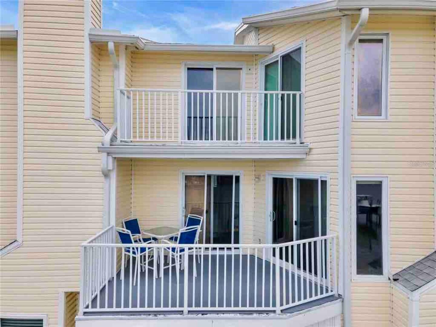 Image 3 of 30 For 10109 Gulf Boulevard 202