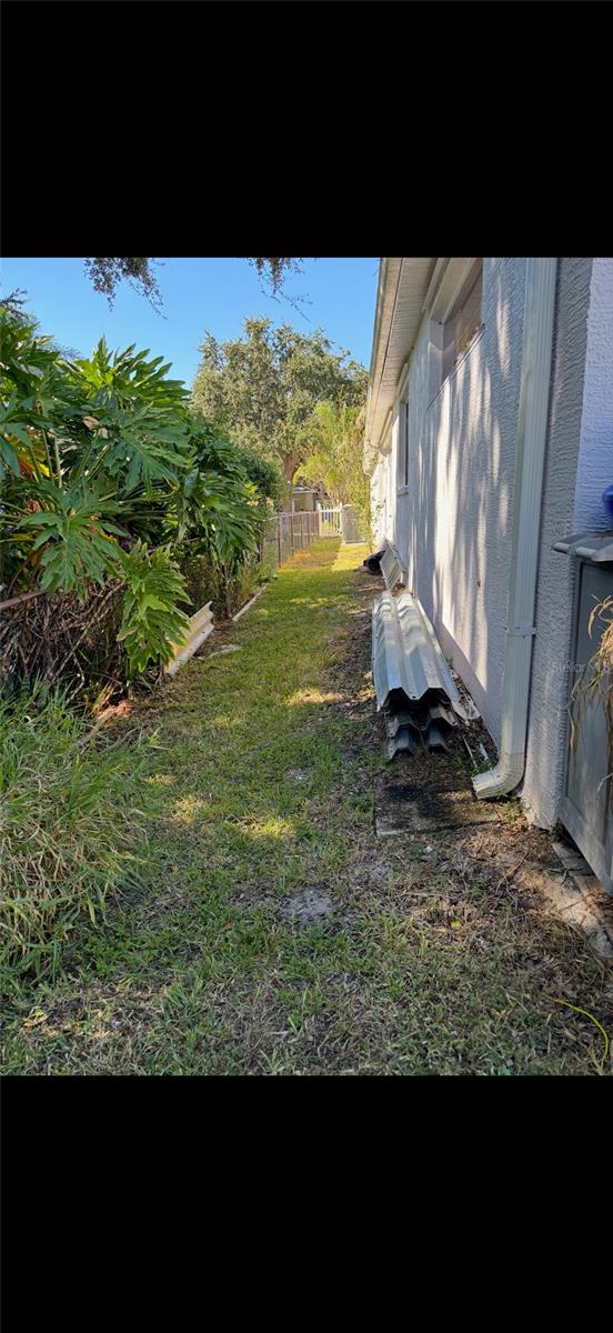 Image 11 of 14 For 4914 Yellowstone Drive