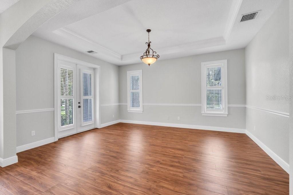 Listing photo id 10 for 16301 Dunlindale Drive