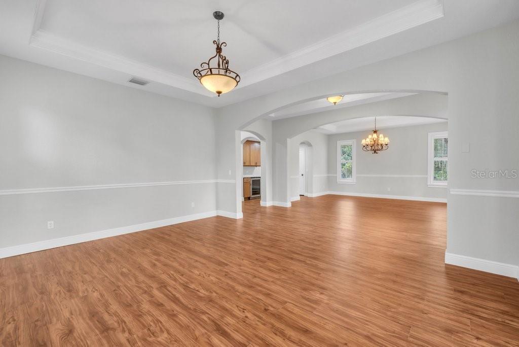 Listing photo id 11 for 16301 Dunlindale Drive