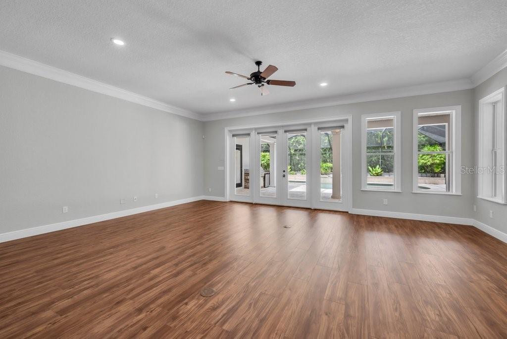 Listing photo id 23 for 16301 Dunlindale Drive