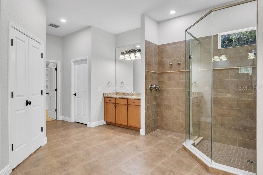 Listing photo id 28 for 16301 Dunlindale Drive