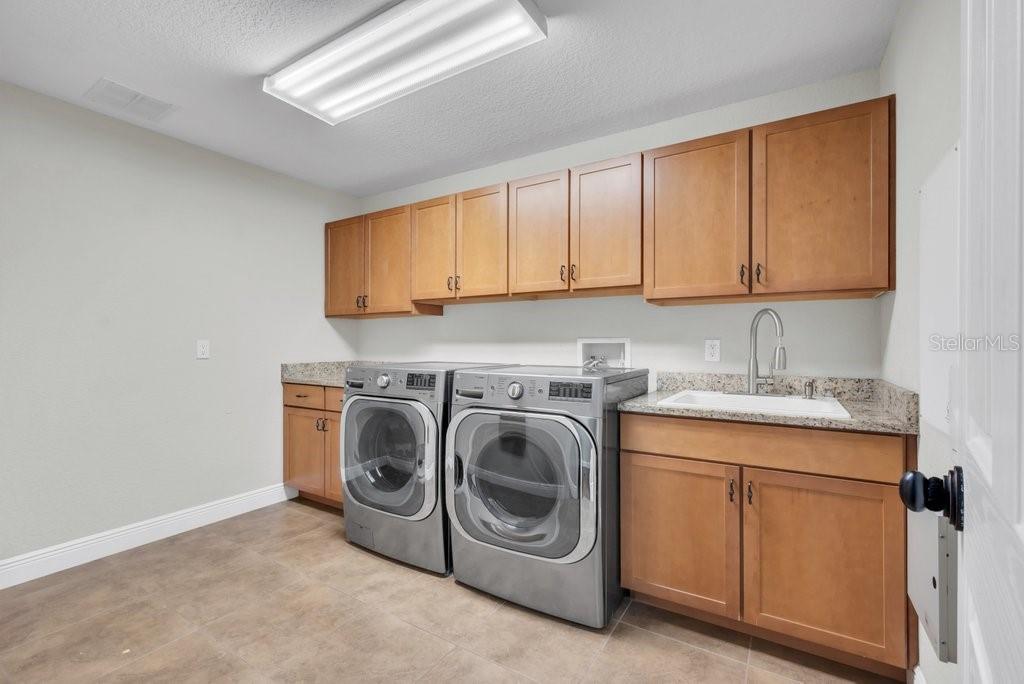 Listing photo id 31 for 16301 Dunlindale Drive