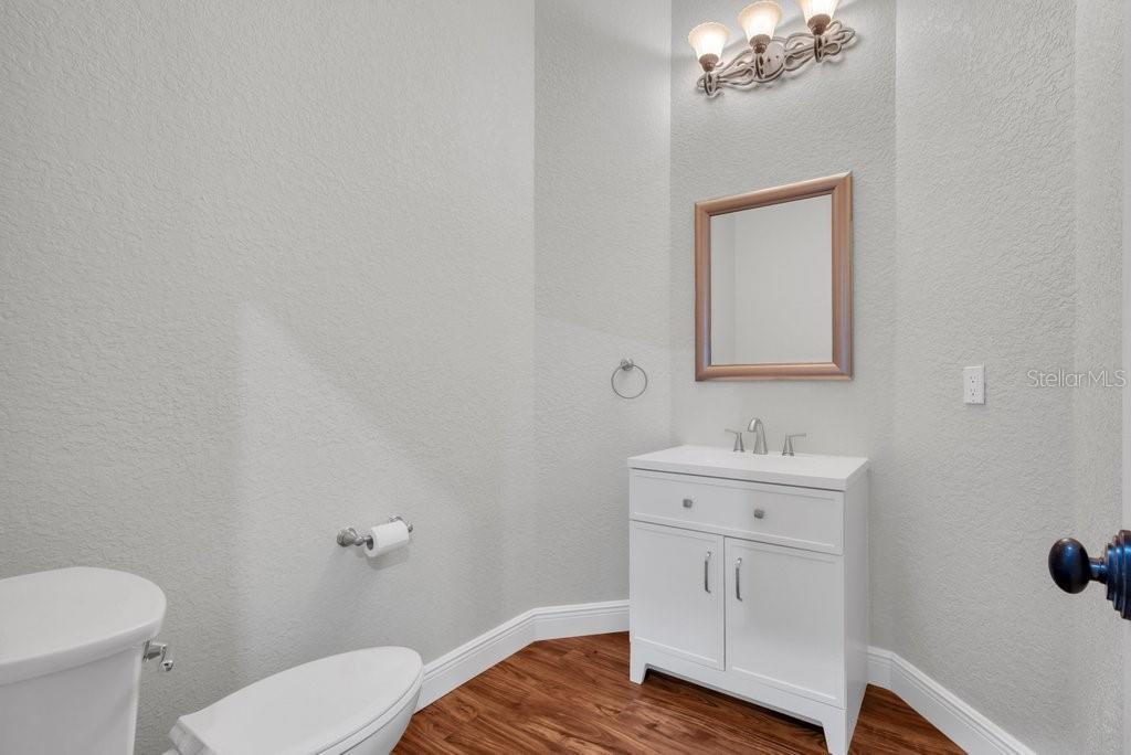 Listing photo id 32 for 16301 Dunlindale Drive