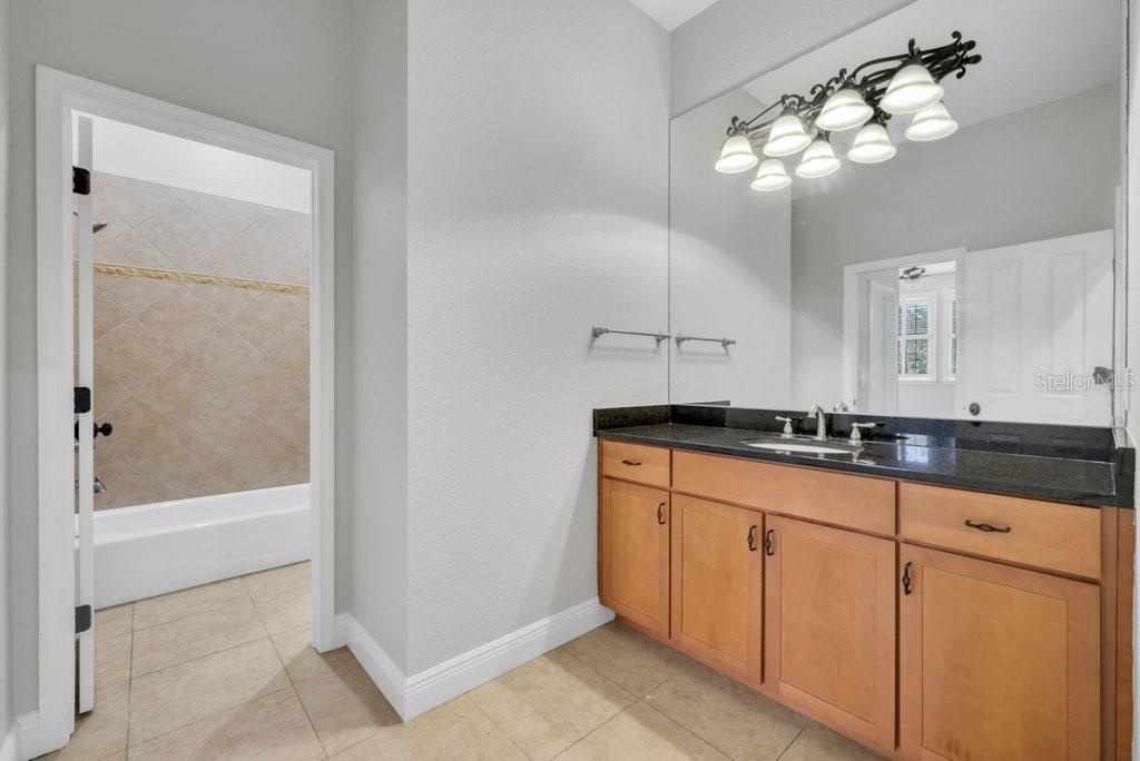 Listing photo id 35 for 16301 Dunlindale Drive